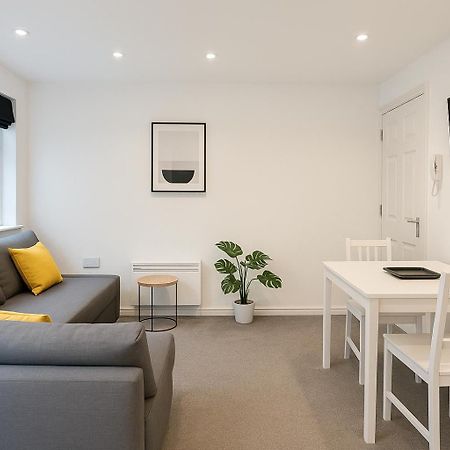 6 Person Apartment In City Centre Кардифф Экстерьер фото